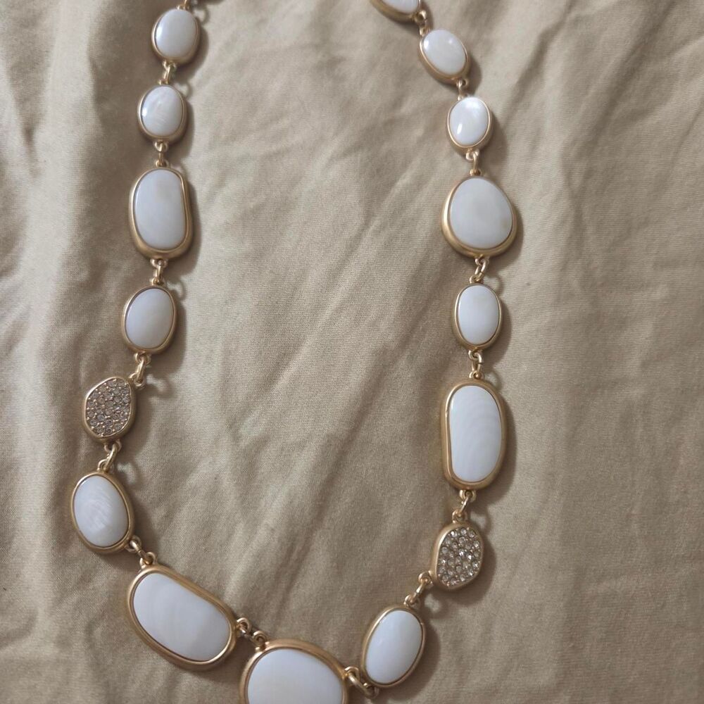 Notinlist Women's White and Gold Jewellery